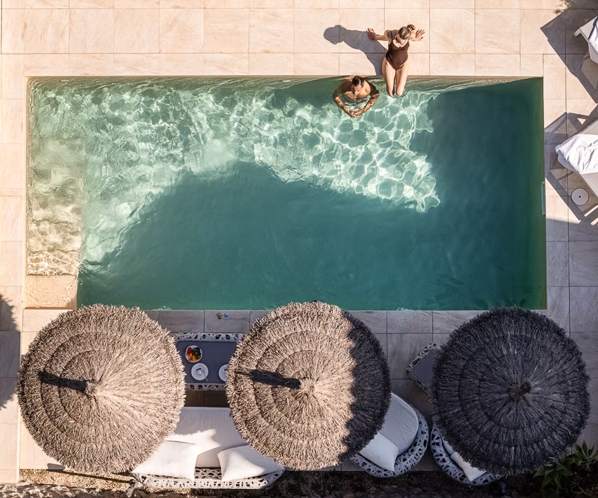 03_Pool_02_Poolside_Moment