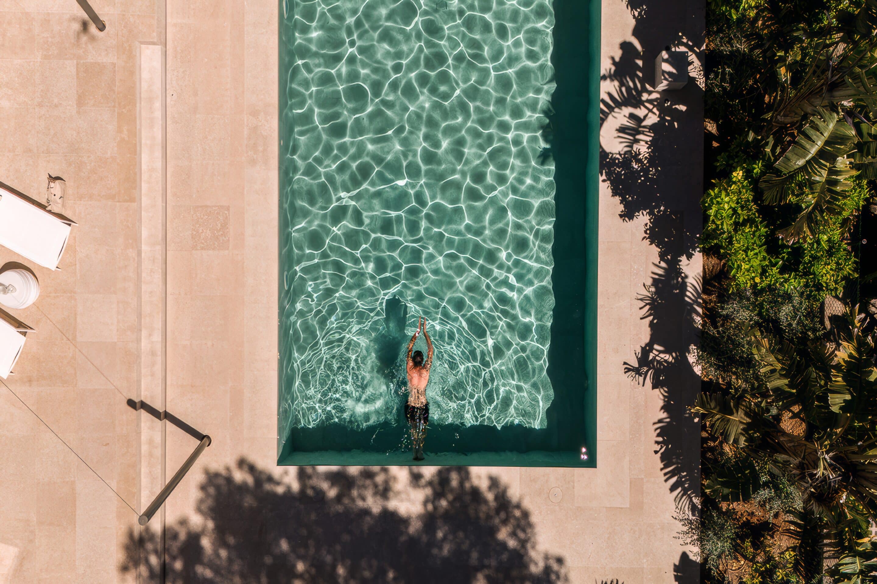 04_Pool_01_Pool_and_Residence
